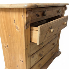 Laden Sie das Bild in den Galerie-Viewer, Kommode