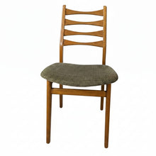 Laden Sie das Bild in den Galerie-Viewer, Vintage Stuhl