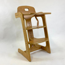 Laden Sie das Bild in den Galerie-Viewer, Kinderhochstuhl aus Holz