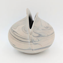 Laden Sie das Bild in den Galerie-Viewer, Vase von Rosenthal
