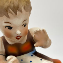 Laden Sie das Bild in den Galerie-Viewer, Porzellanfigur Cortendorf
