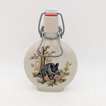 Laden Sie das Bild in den Galerie-Viewer, Flasche mit Wildmotiv
