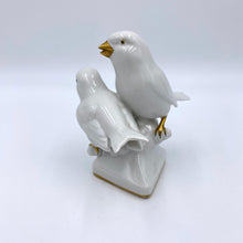 Laden Sie das Bild in den Galerie-Viewer, Vintage Porzellanfigur - Finken von Gerold &amp; Co. Tettau Bavaria
