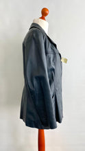 Laden Sie das Bild in den Galerie-Viewer, Damen Lederjacke - Blau, Größe 42
