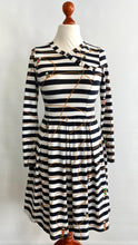 Laden Sie das Bild in den Galerie-Viewer, Kleid von Blutgeschwister - Größe S, ca. 37
