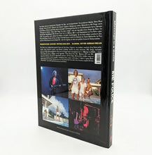 Laden Sie das Bild in den Galerie-Viewer, Buch "The Police"
