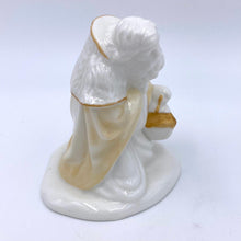 Laden Sie das Bild in den Galerie-Viewer, Krippenfigur König Kasper Villeroy &amp; Boch Nativity Story
