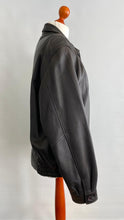 Laden Sie das Bild in den Galerie-Viewer, Leatherman Lederjacke - Herrengröße 26, Schwarz
