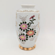 Laden Sie das Bild in den Galerie-Viewer, Japanische Vase

